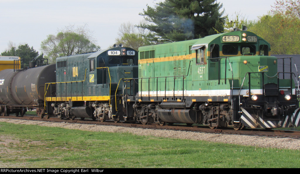 Ohio South Central Railroad (OSCR) 4537 & 104